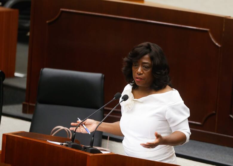 La ministra Lucy Molinar dice que presentarán reformas al sistema de becas del Ifarhu