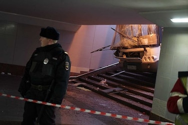 Cuatro muertos tras embestir un autobús en un pasaje subterráneo de Moscú