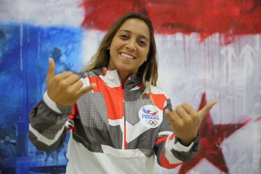 Samanta Alonso prueba las olas en El Salvador, que será sede del Mundial de Surf