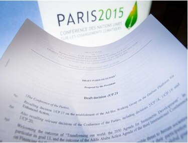 La cumbre climática de París se alarga ante disputas