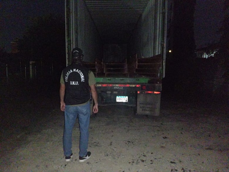 53 vigas habían sido vendidas a un taller en Herrera y distribuidas en varios sitios