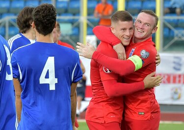 Inglaterra, primera clasificada a la Eurocopa; Rooney iguala marca