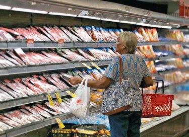 Presidencia gestiona la compra de $1.5 millones en cupones de $5, para repartir a la población de escasos recursos