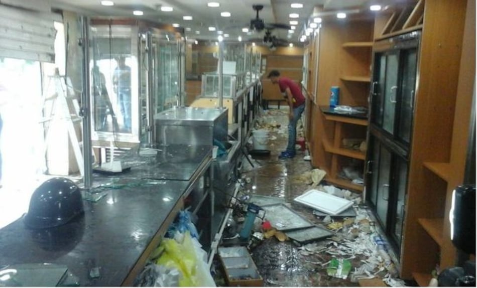 Saquean decenas de comercios y queman dos estaciones policiales en Venezuela