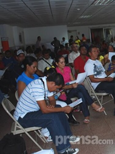 Docentes acuerdan en una asamblea volver mañana a las aulas