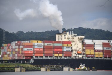 El transporte marítimo navega entre aranceles y un menor precio de los fletes