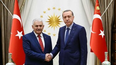 Turquía: Militares asaltan TV Estatal y proclaman que han tomado el poder