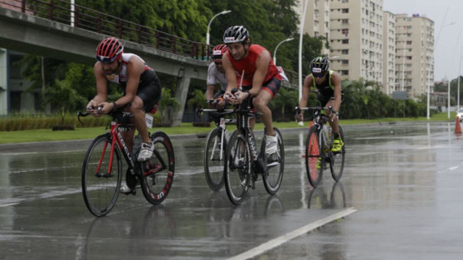 Jurado y Rojas se imponen en la duatlón de la cinta costera III