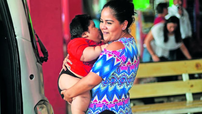 Luisito, el risueño bebé de 28 kilos