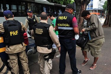 Termina la votación en casi todo Brasil y comienza conteo de votos