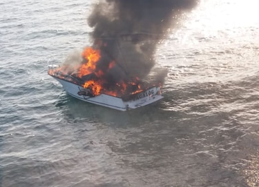 Se incendia yate cerca de isla Flamenco