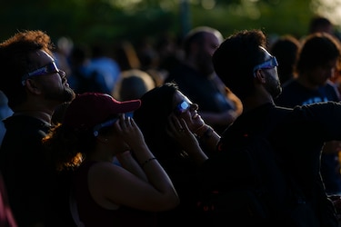 El eclipse de Sol empieza a ser visible en España
