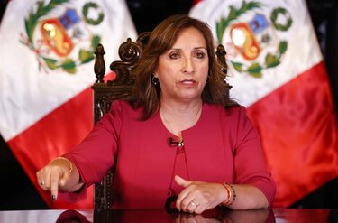 Boluarte dice que acusaciones de corrupción son ‘maniobra’ contra su gobierno