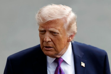 Trump ordena posponer durante 5 días los ataques a la infraestructura energética iraní