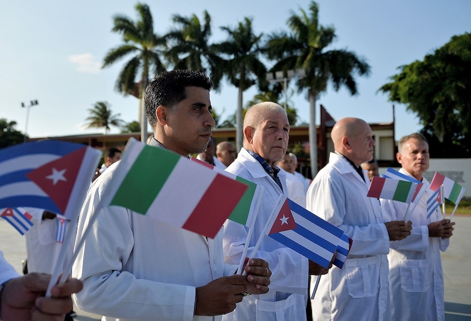 Cuba envía a Italia médicos que combatieron el ébola en África