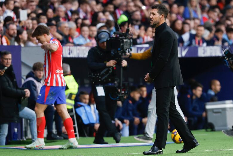 Expulsión de Barrios, polémica y golazo de Sorloth en el encuentro del Atlético contra el Celta