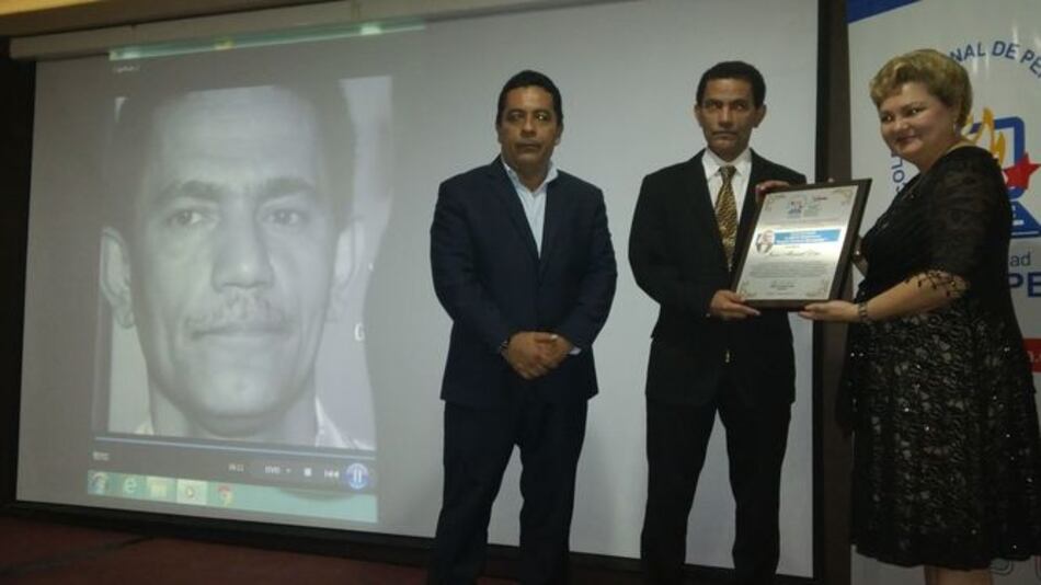 Conape reconoce labor periodística de Juan Manuel Díaz