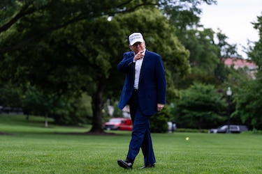 Trump medita retirar otros 3,000 millones de dólares en subvenciones a Harvard