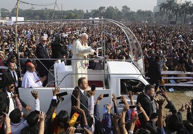 El papa Francisco cierra su gira por Asia tras reunirse con refugiados rohinyás
