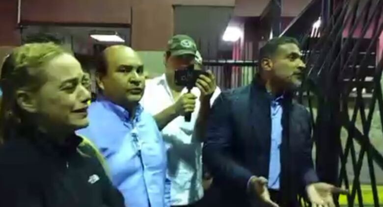 Diosdado Cabello presenta  supuesta prueba de vida de Leopoldo López; oposición pide que sea verificada