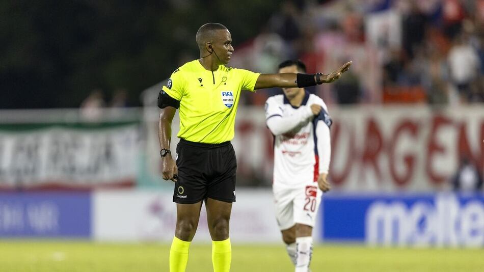 Conoce a los árbitros designados para el debut de Panamá en la eliminatoria mundialista ante Surinam