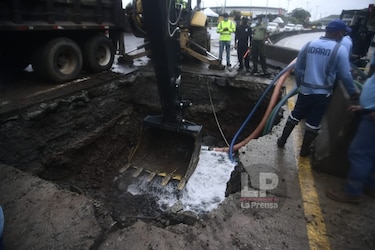 Continúan trabajos tras rotura de tubería de 72 pulgadas que tiene sin agua a los puntos altos de Panamá y San Miguelito