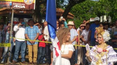 Santeños celebran los 194 años del grito de independencia de La Villa de Los Santos