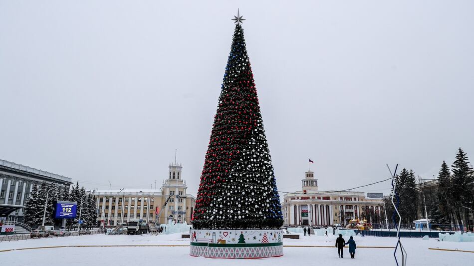 Escándalo en una ciudad de Rusia por un árbol de Navidad ‘demasiado caro’