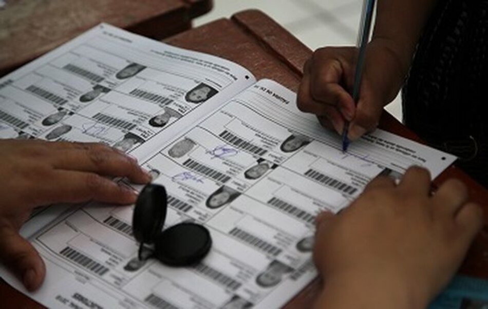 Peruanos votan no a la reelección de legisladores en referéndum