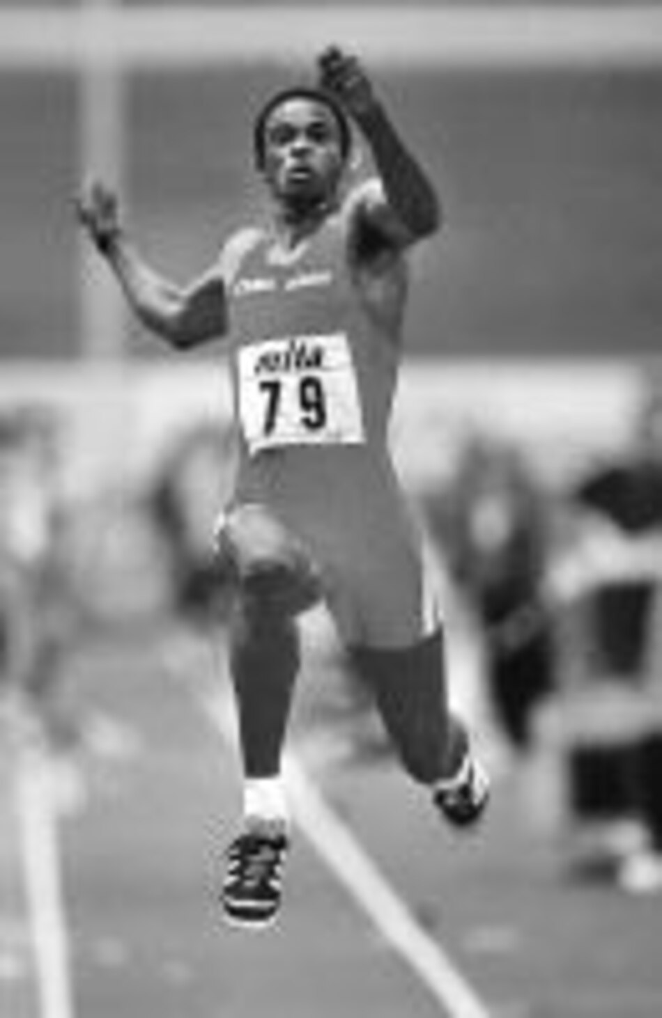 Iván Pedroso reapareció con buen salto alto