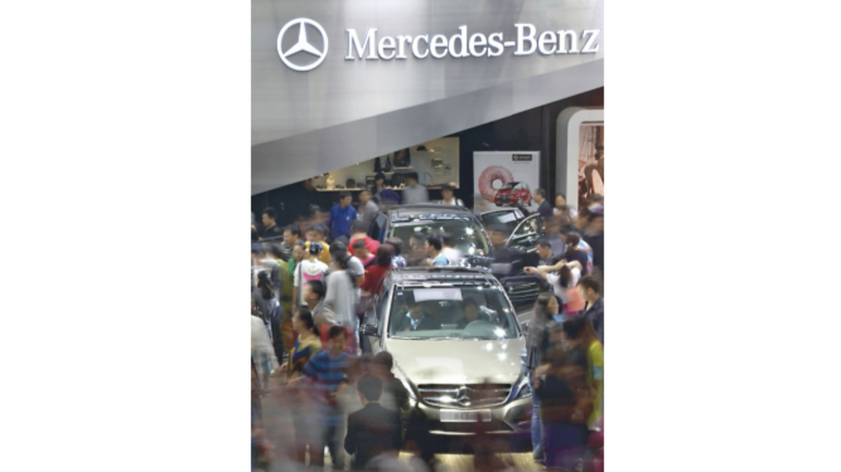 Mercedes-Benz recortará 10 mil plazas de trabajo