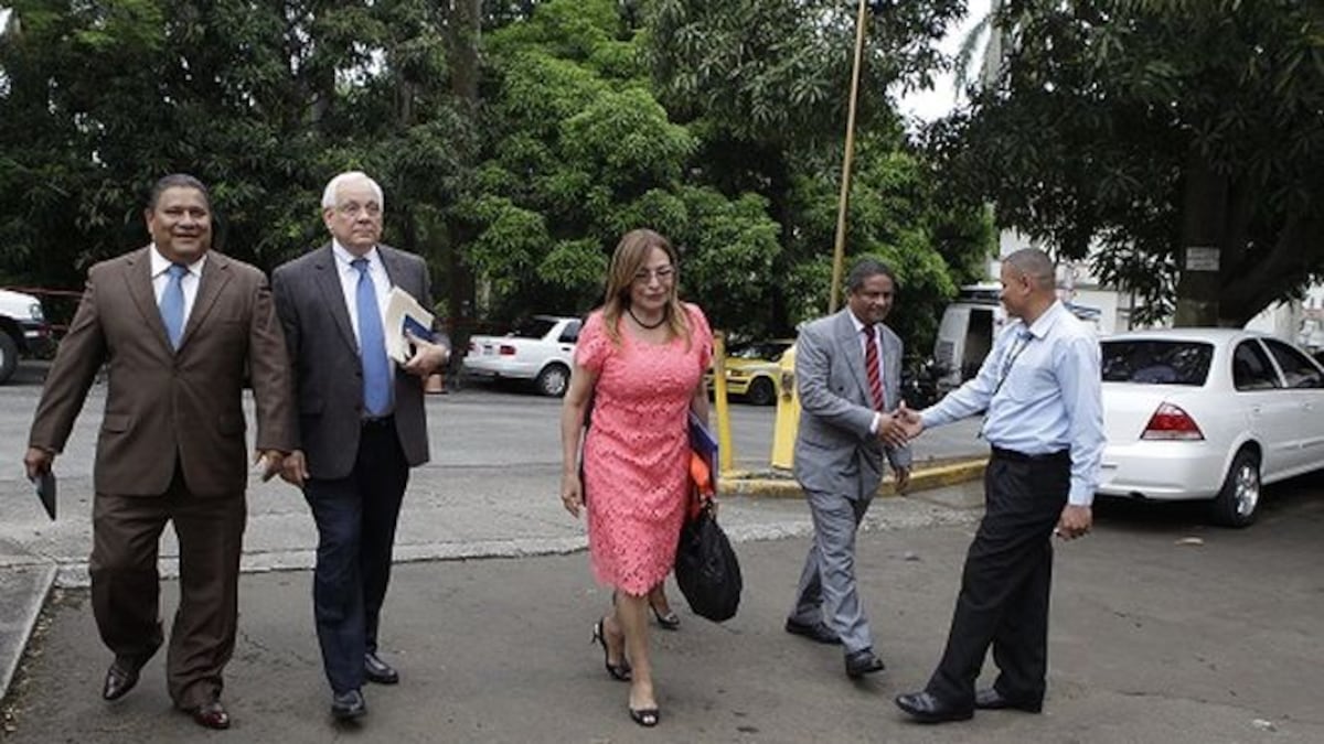 Suspenden audiencia contra Pérez y Garuz; se reanudará este martes