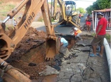 Reparan tubería que abastece sector de Samaria