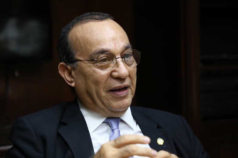 Bernardo Meneses se queda; el rector de la UP responde a las críticas