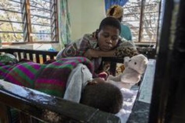 Entrevista a Terrie Taylor, una científica que se acerca a descifrar el enigma de la malaria