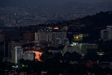Venezuela extiende por dos semanas la reducción de la jornada laboral en entes públicos
