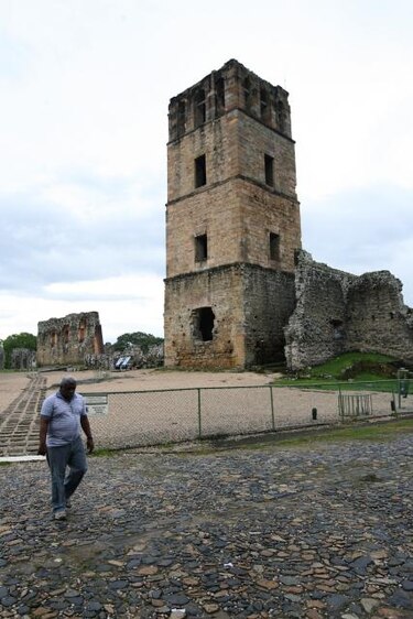 Hallan restos de antiguo claustro en ruinas de Panamá Viejo