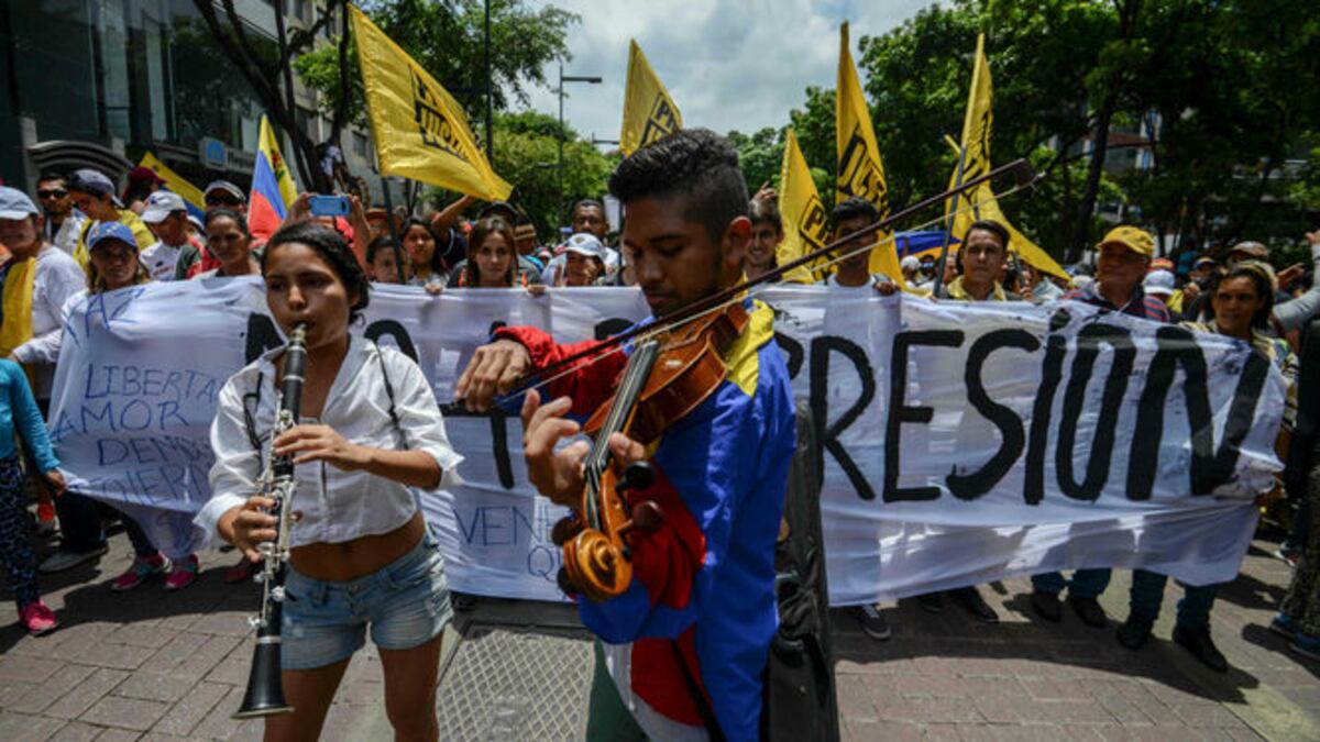 Artistas y músicos rinden homenaje a los ‘caídos’ en Venezuela