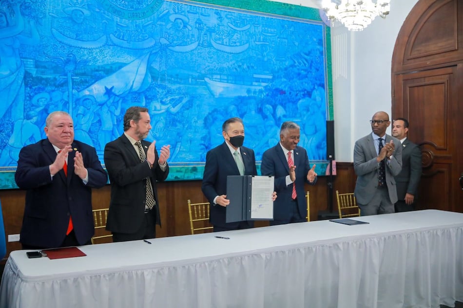 Firman decreto y anuncian la creación del Centro de Tecnología Avanzada de Semiconductores