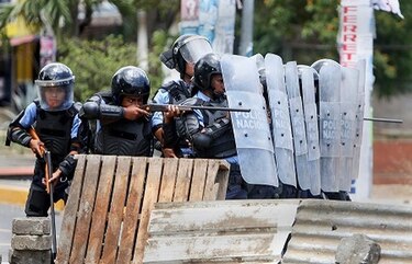Empresarios suspenden protesta que fue prohibida por la Policía