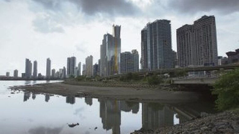 Río que brilla, río que muere