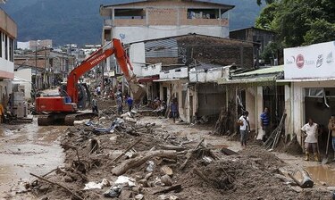 Colombia: frenética búsqueda de víctimas tras inundaciones
