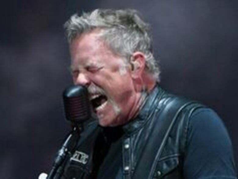 Metallica pospone gira por tratamiento de rehabilitación de cantante