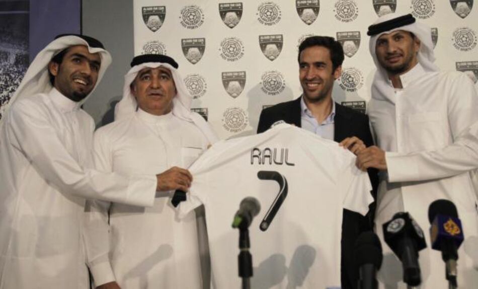 Raúl es presentado por el Al Sadd de Catar, donde jugará dos temporadas