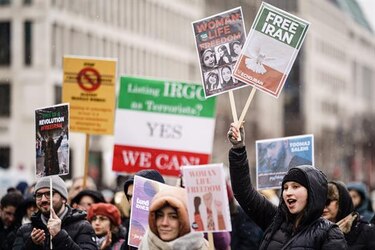 Irán destituye a la primera mujer que iba a arbitrar un partido masculino de fútbol