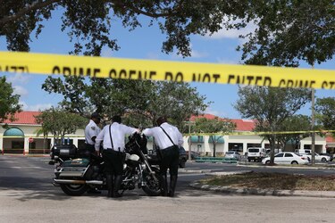 Dos adultos y un niño mueren en el último de una serie de tiroteos masivos en Florida