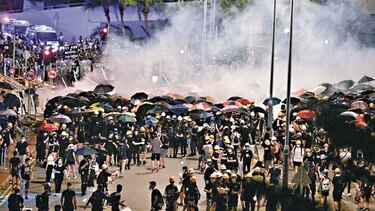 Opositores ocupan recinto del Parlamento hongkonés