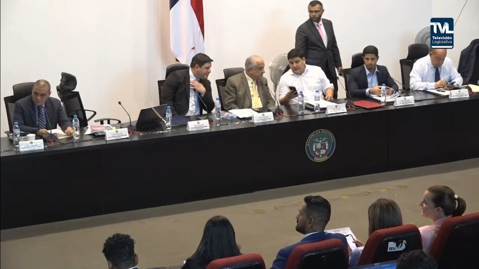 Comisión de Gobierno sesiona para analizar propuesta de ley de amnistía que beneficiaría a Martinelli y Varela.