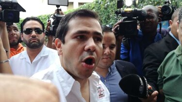 Comerciantes informales reabren acceso al Mercado de Abastos