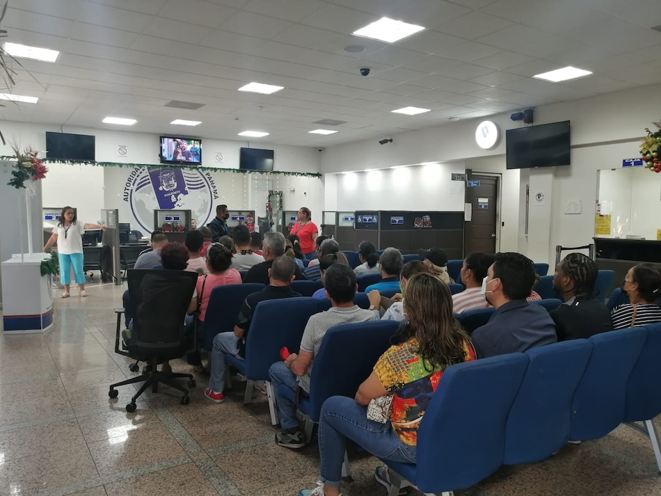 Autoridad de Pasaportes continúa con actualización del sistema; solo está atendiendo para entrega del documento